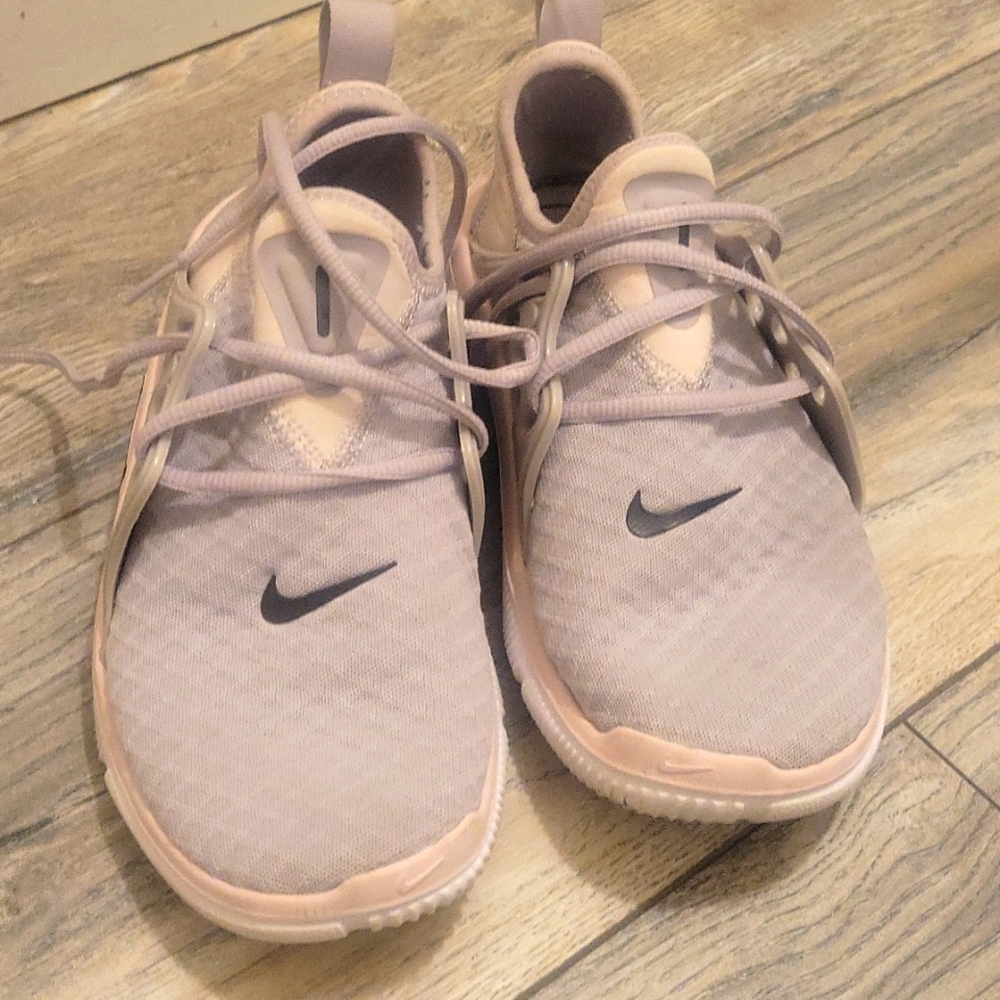 Nike Women's Athletic Shoes in Light Pink and Black